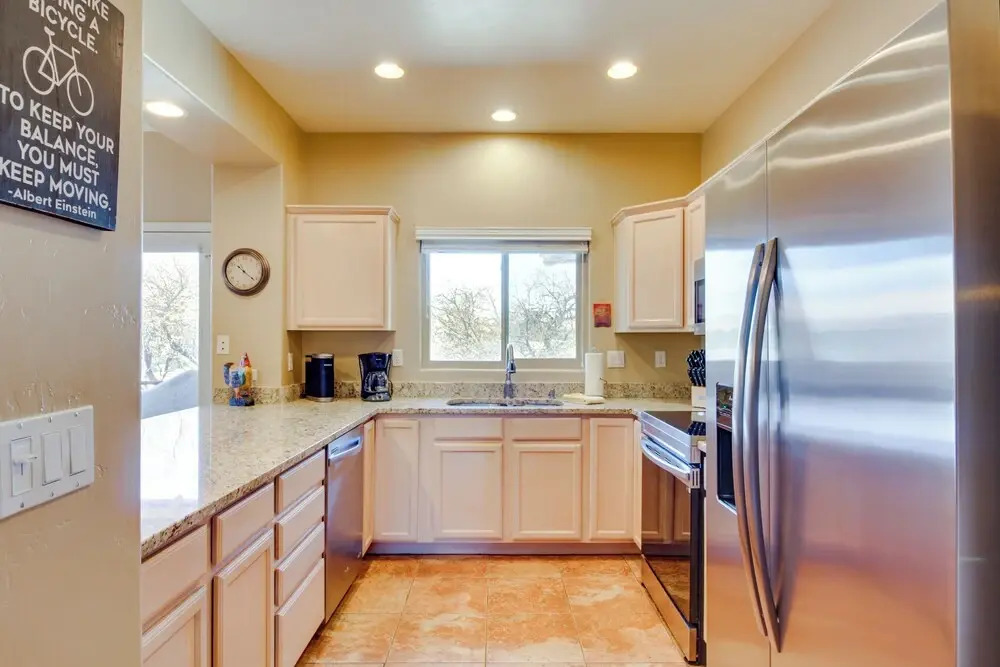 Oro Valley Condo w/ Community Pool: Near Hiking!