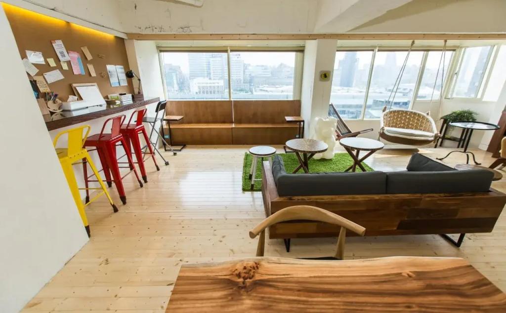Mr. Lobster’s Secret Den design hostel