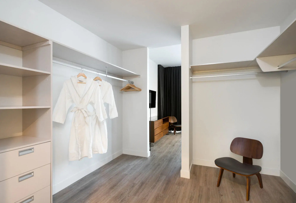 Level Furnished Living