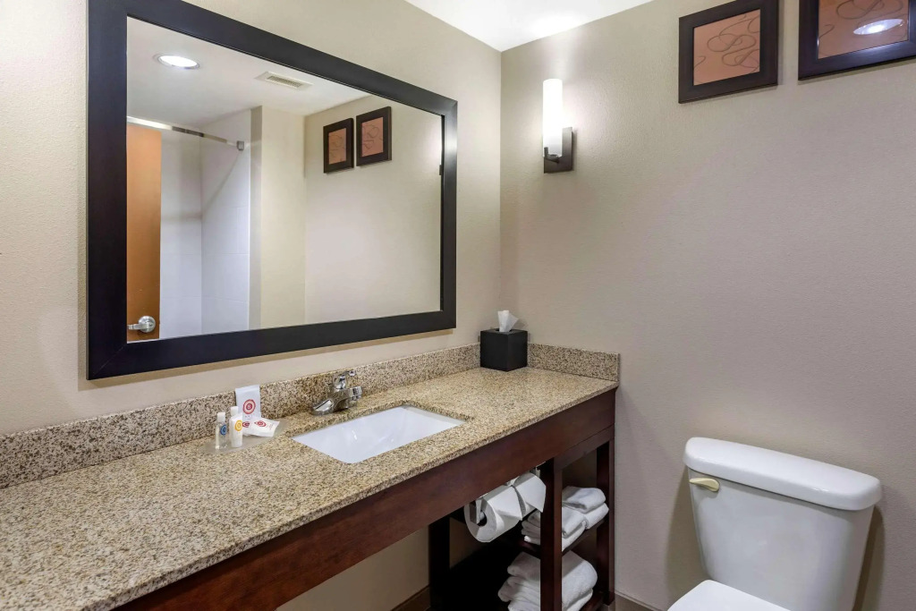 Comfort Suites Manchester near Arnold AFB