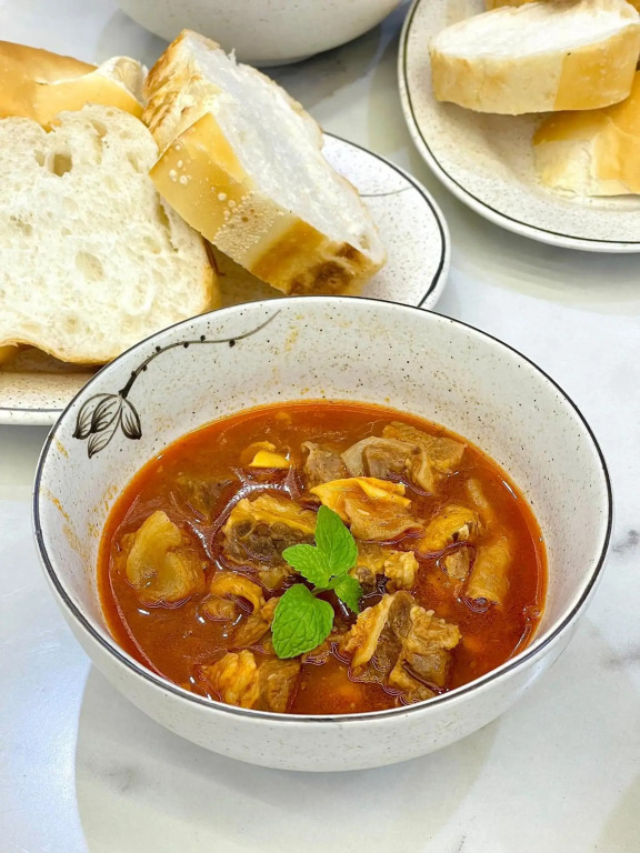 Khách sạn Hoàng Yến