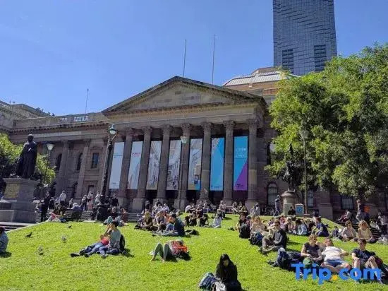 Swanston Central 3B Lv53 CBD Skyline View FreeTram
