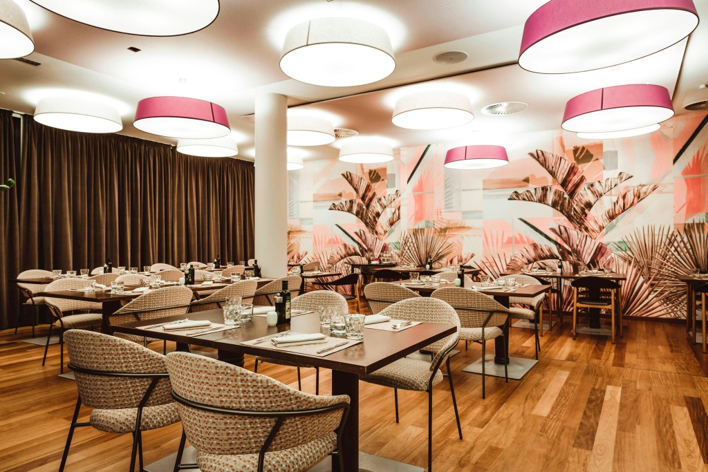 Отель Four Points by Sheraton Bolzano