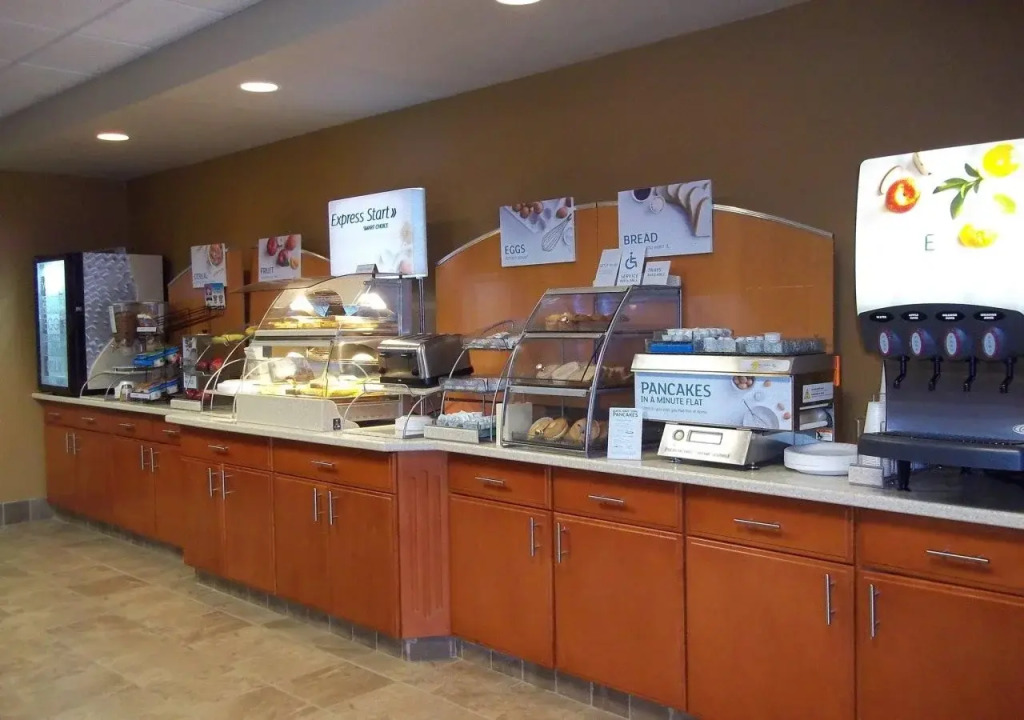 Holiday Inn Express & Suites Winner by IHG