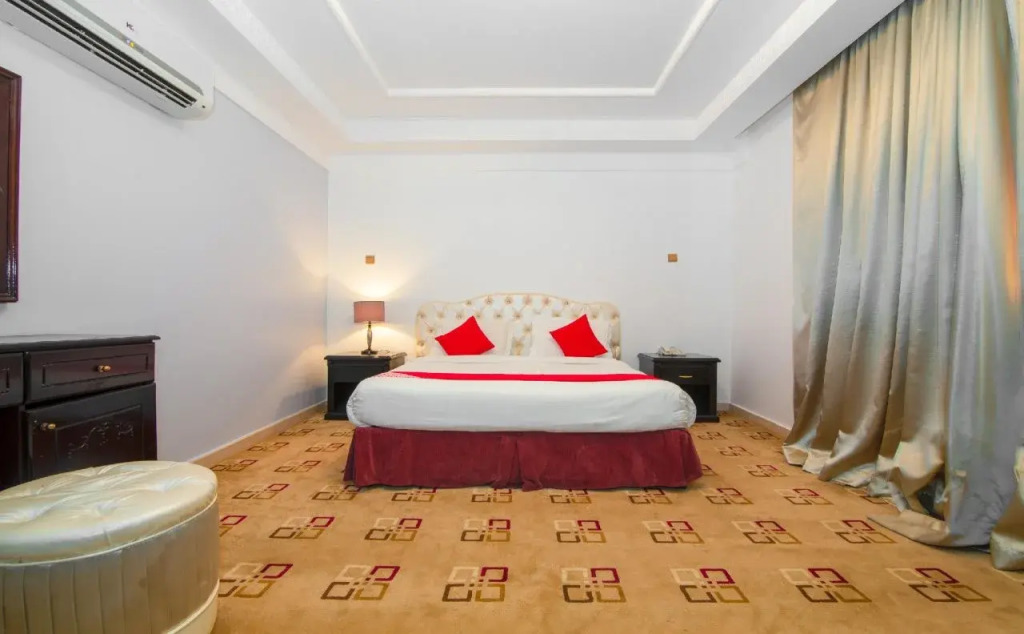 OYO 148 Shathi Almas Hotel Suites