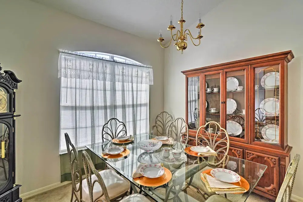 Bright Spring Hill Home: 5 Mi to Weeki Wachee Park