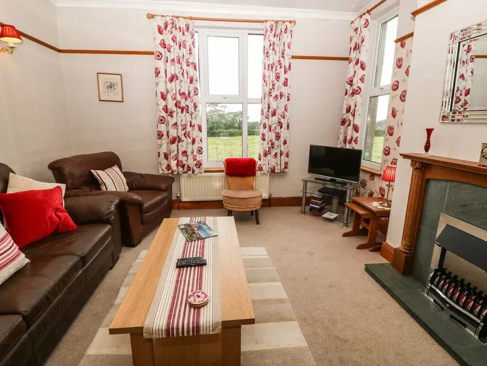 Dinas Farmhouse Annex