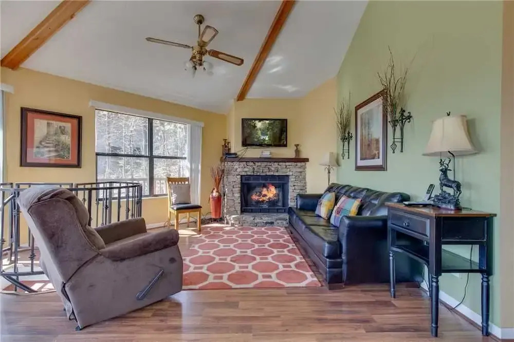 Smoky Mountain Dreams - Three Bedroom Cabin