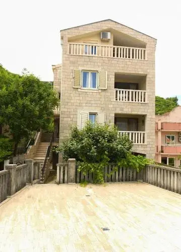 Sol Apartments