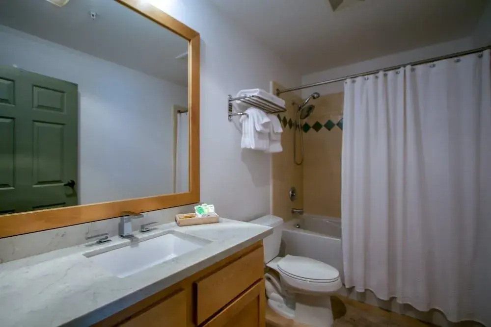 Sunstone 109 Remodeled Condo Great Complex Amenities with Ski-In Ski-Out by RedAwning