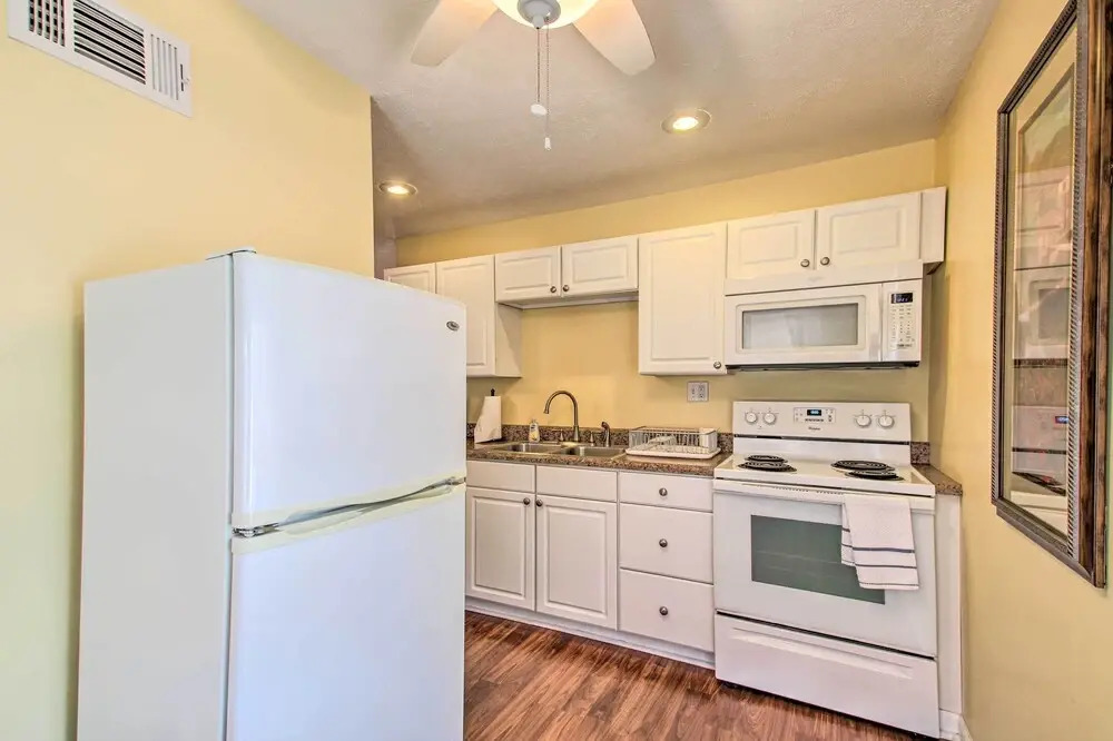 Cottage w/ Yard, Walk to Historic Attractions