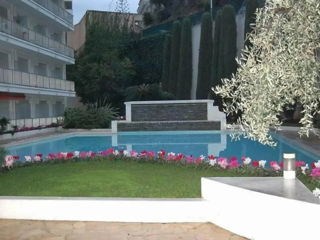 Appartement Menton, 3 pièces, 5 personnes - FR-1-196-230