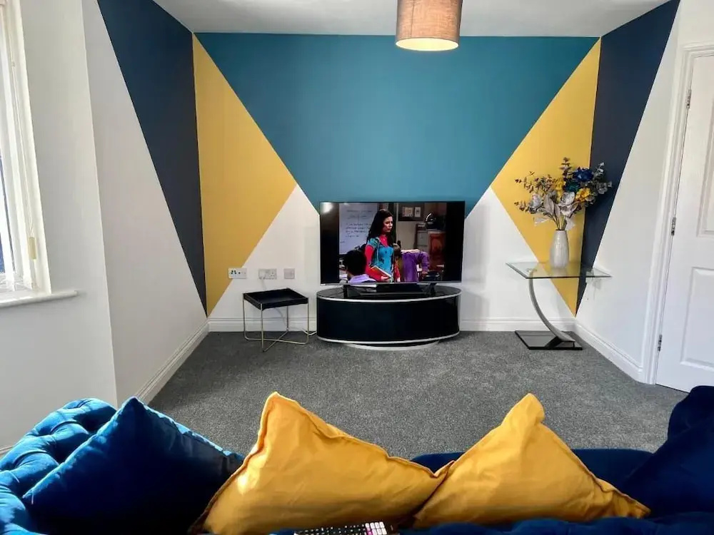 Lovely 2 Bedroom Apartment, 2 Bathrooms Parking