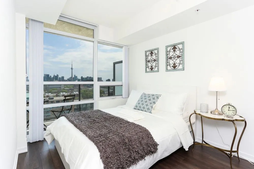 Platinum Suites - Fabulous CN Tower View. 2Bed 2Bath + Free Parking