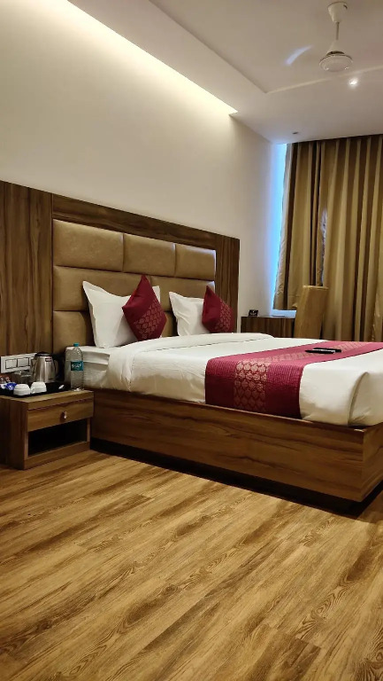 hotel pearl wood