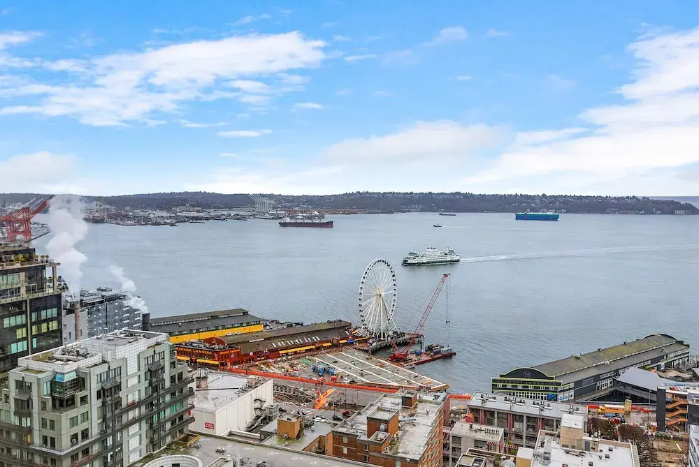 Newmark Bayview Luxury Suite