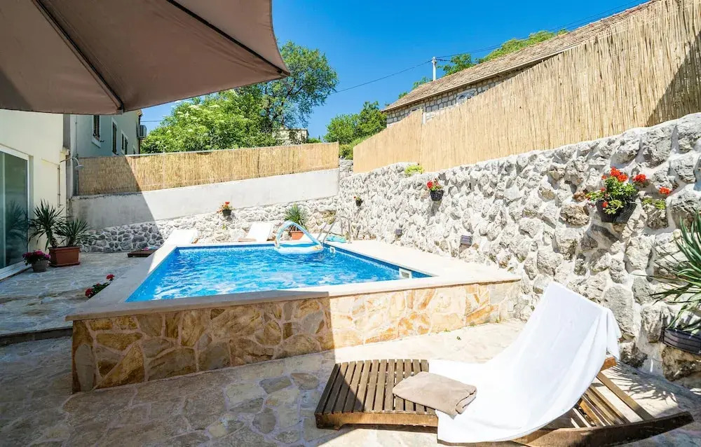 Awesome Home in Drvenik With Wifi and 5 Bedrooms