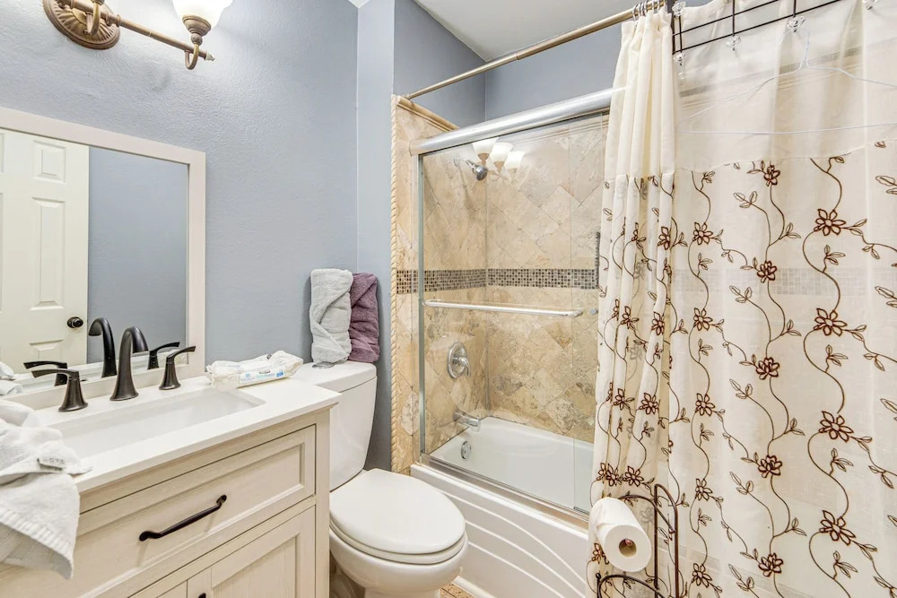 Dallas Area Home w/ Hot Tub, Families Welcome!