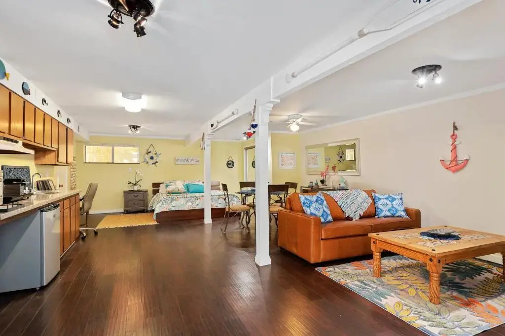 Santa Barbara Cozy Studio with Private Patio