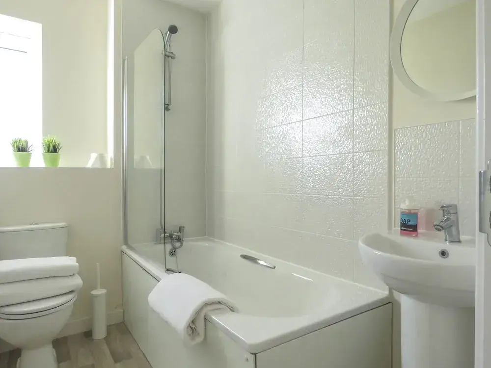 Tudors eSuites Birmingham Townhouse Private Garden Free Parking