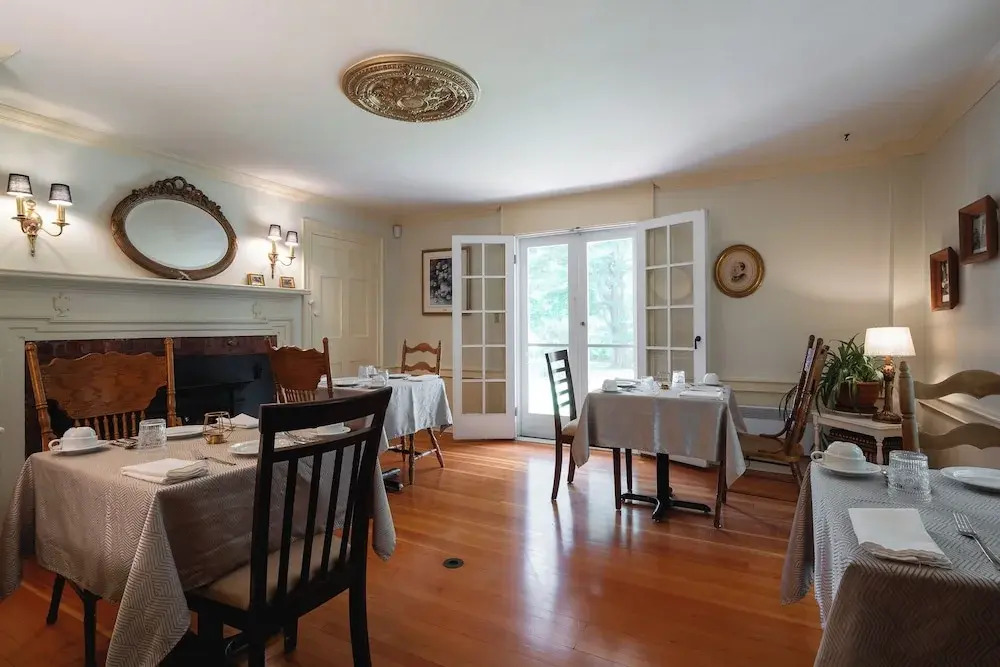 Lee Farm Inn