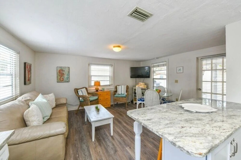 Avenue F #54471 - 1 Br Home
