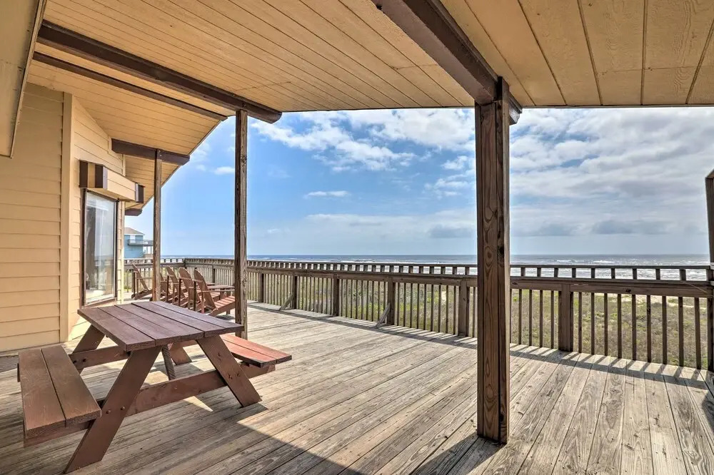 Beachfront Serenity in Galveston! Group-ready Home