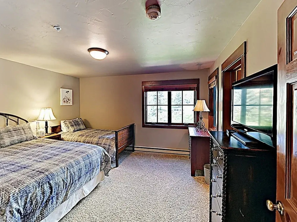Ore House Condo #206 3 Bedrooms 3 Bathrooms Condo
