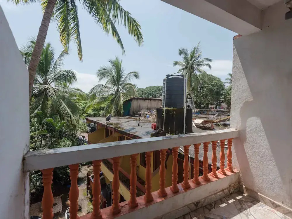 OYO StayOut Baga Party Guest House