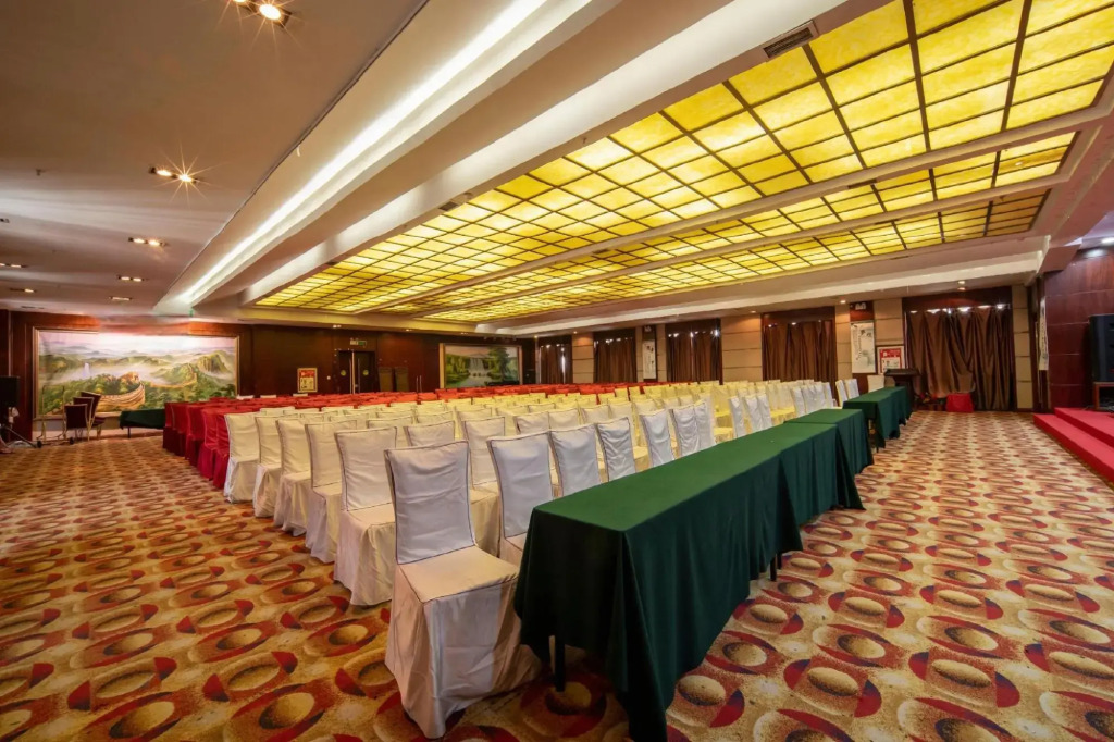 Yilong Hotel