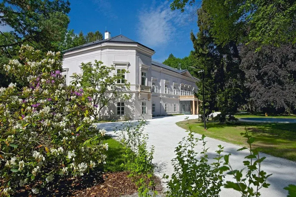 Zámek Ratměřice - Hotel & Resort