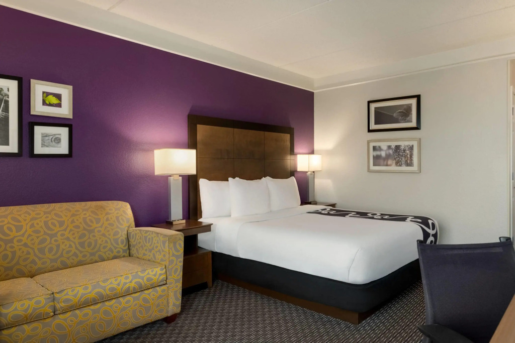 La Quinta by Wyndham Arlington North 6 Flags Dr