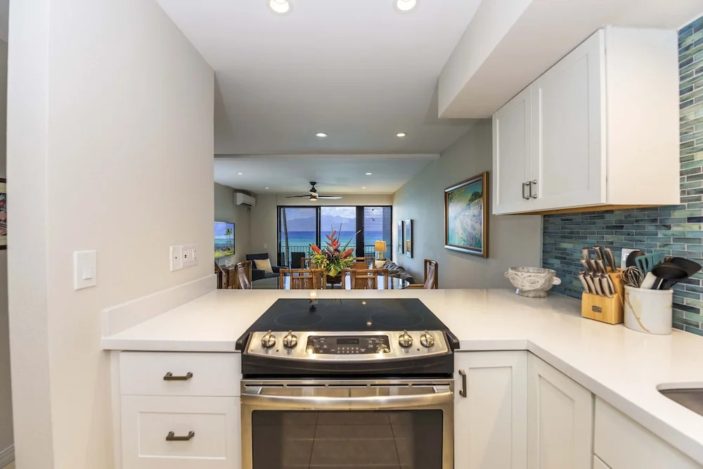 Noelani 304 3bdrm 2.5 Bath 3 Bedroom Condo by RedAwning