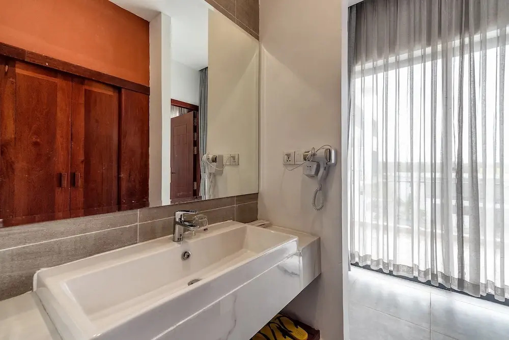 Phoenix Sea View Hotel