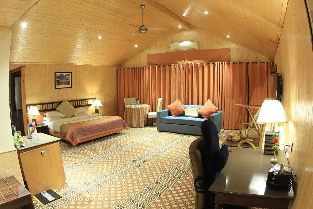 Piccadily Hotel Manali