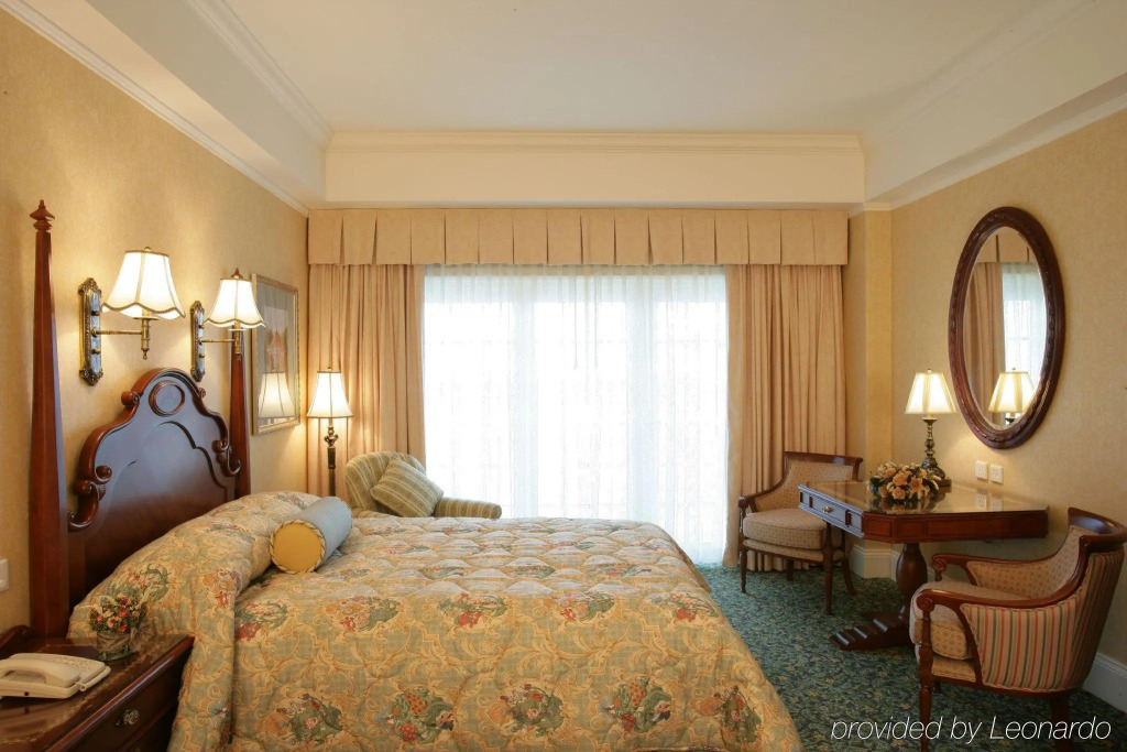 Hong Kong Disneyland Hotel