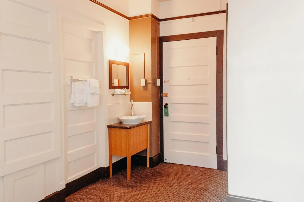 Moore Hotel