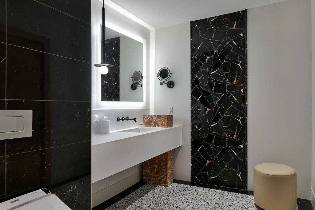 Hilton Toronto Airport Hotel & Suites