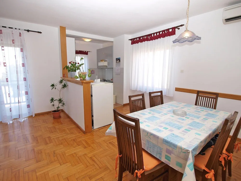 Apartment 914