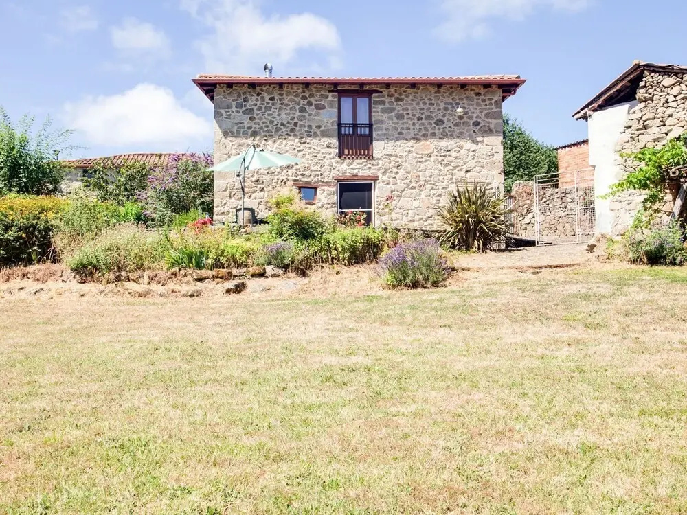 Farmhouse in Castrotañe with Terrace