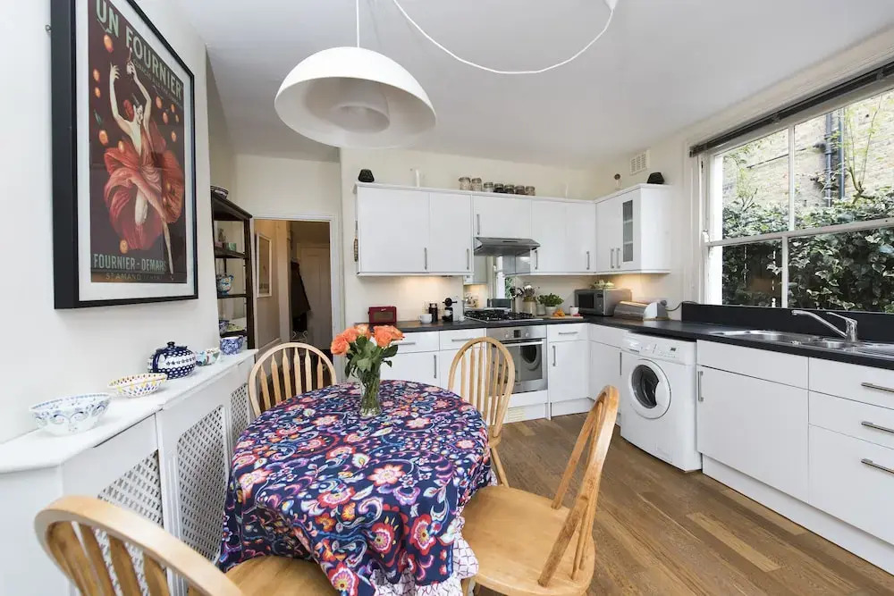 Spacious 1BR Garden Flat in Brixton
