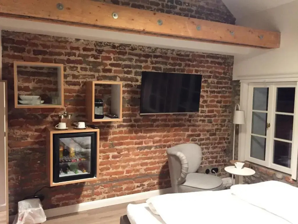 Square Rooms 20