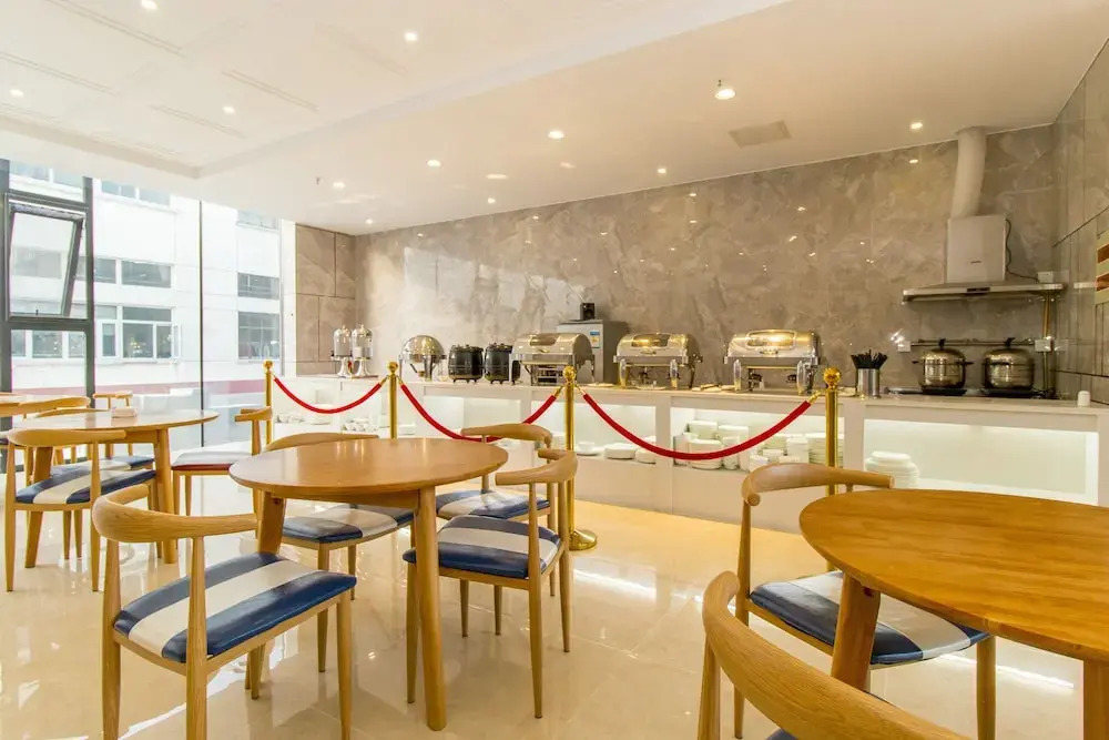 Ease Cloud Hotel