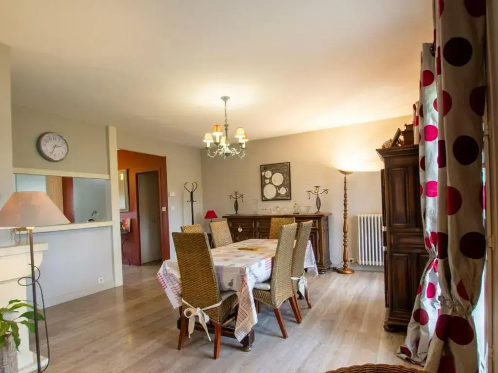 Maison rénovée avec WiFi et terrasse à Trélissac - FR-1-616-74