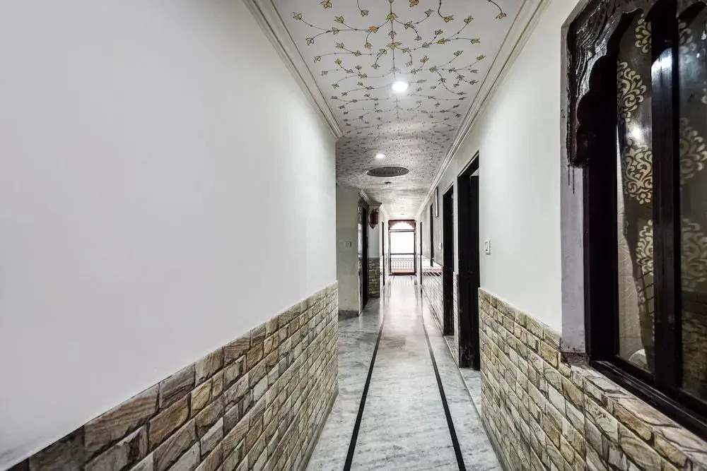 OYO 48665 Kesar Palace
