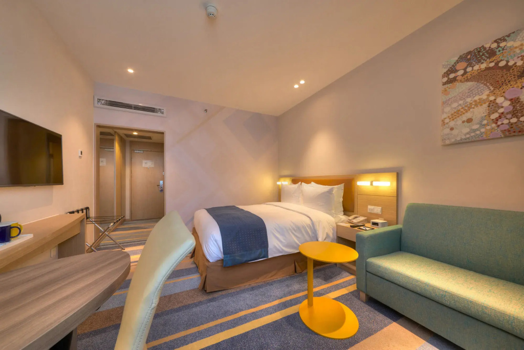 Отель Holiday Inn Express SHANGHAI ZHENPING by IHG
