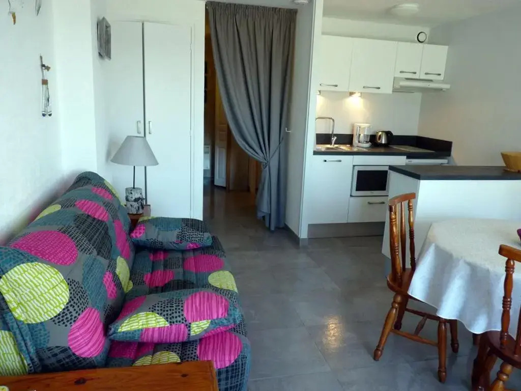 Appartement Le Palais, 1 pièce, 4 personnes - FR-1-418-73