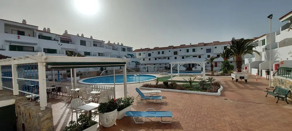 Alondras Park - Sleeps 2 - Parking - Pool