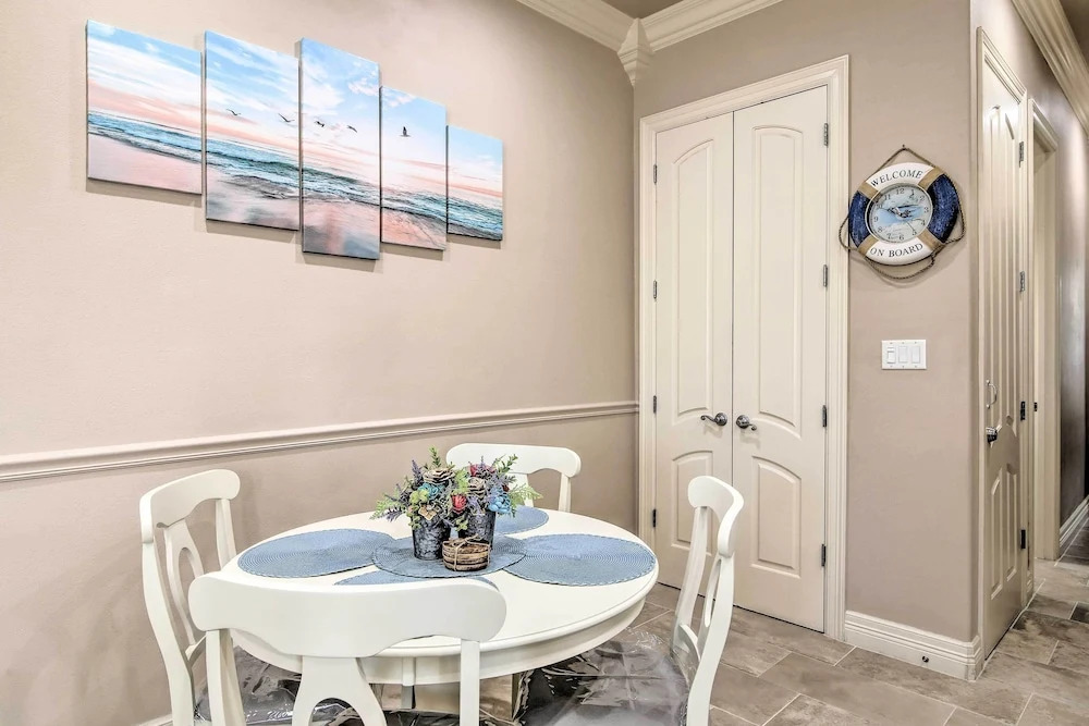 South Padre Island Condo - 200 Ft to Beach!