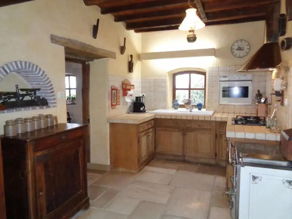 Charme Rural avec Piscine Privée et Animaux Acceptés - FR-1-496-200